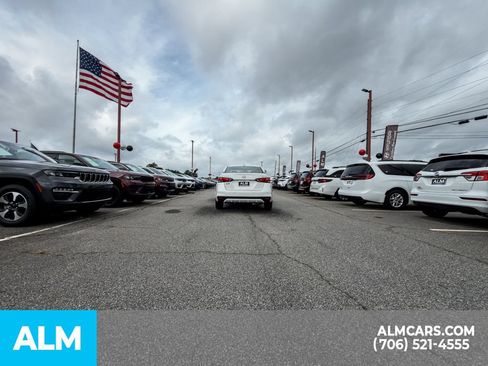Used 2024 Nissan Versa SV FWD image 5