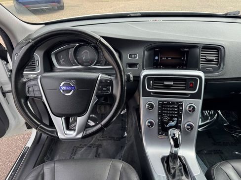 Used 2018 Volvo V60 T5 Cross Country w/ Convenience Package AWD/4WD image 30