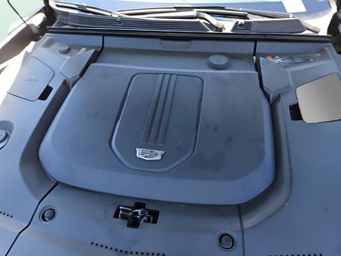 New 2024 Cadillac Lyriq Luxury image 15