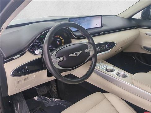 Used 2023 Genesis GV70 2.5T w/ Select Package AWD/4WD image 10