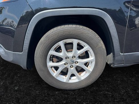 Used 2016 Jeep Cherokee Latitude w/ Cold Weather Group AWD/4WD image 21