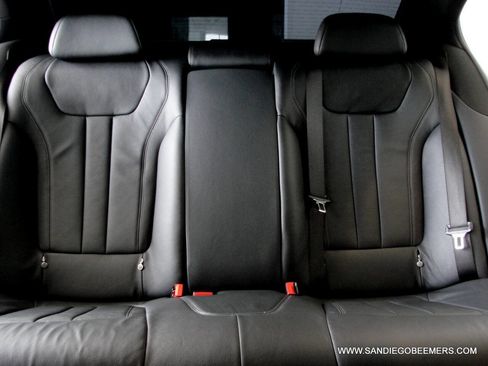 Used 2022 BMW 740i w/ M Sport Package image 58