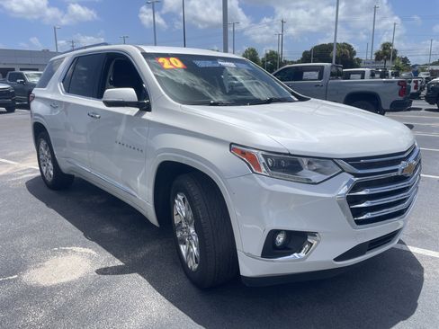 Used 2020 Chevrolet Traverse High Country FWD image 2