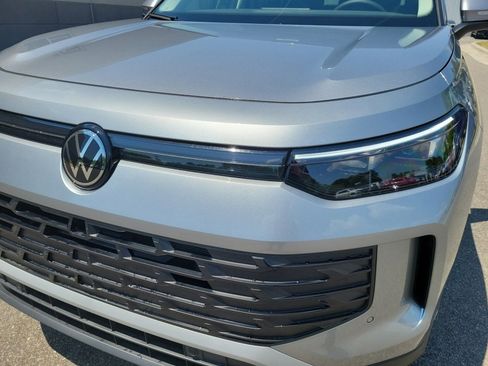 New 2026 Volkswagen Tiguan SE FWD image 26