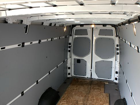 Used 2024 Mercedes-Benz Sprinter 2500 image 23