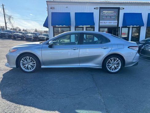 Used 2020 Toyota Camry XLE FWD image 8