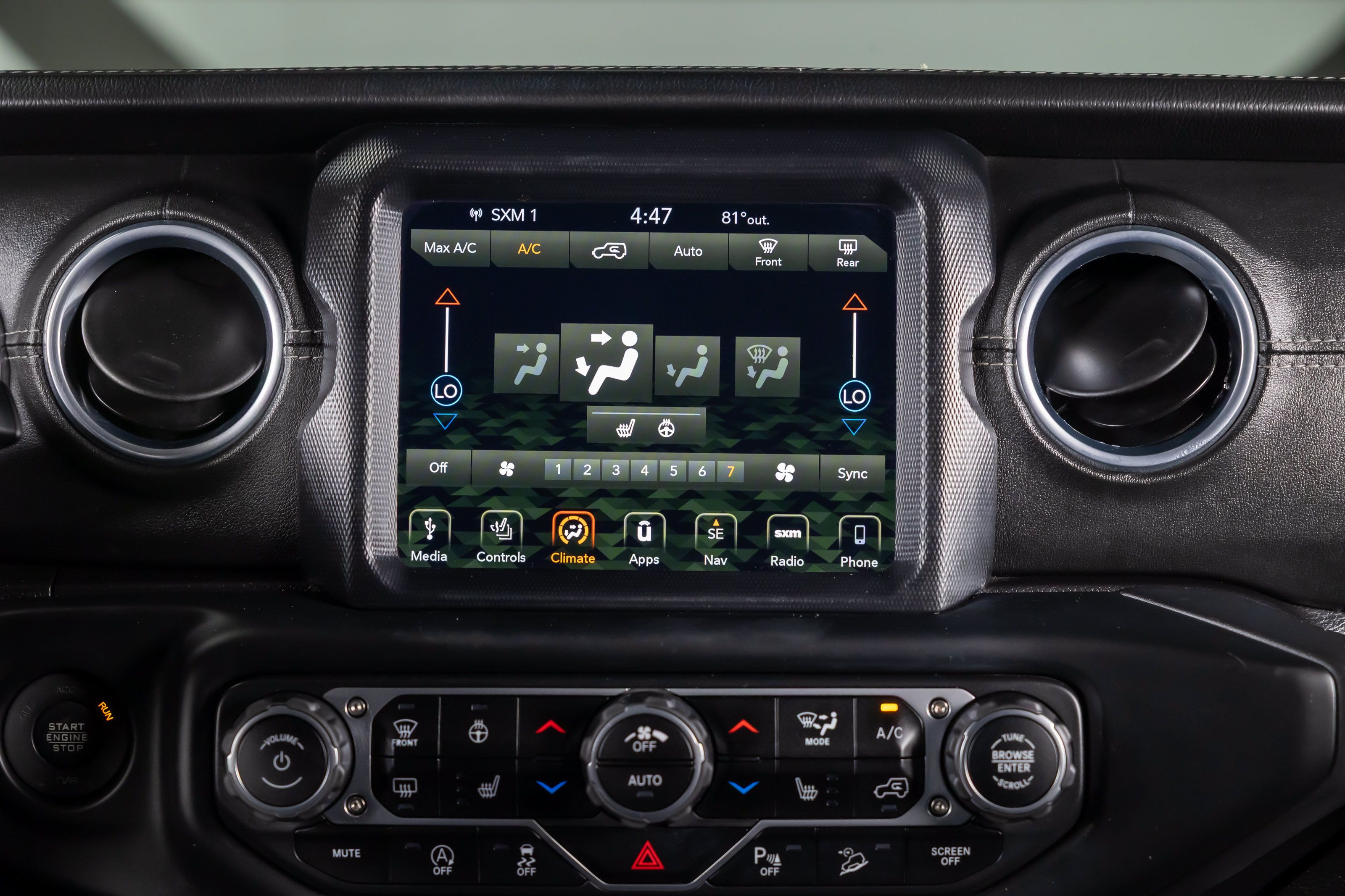 Used 2018 Jeep Wrangler Unlimited Sahara AWD/4WD image 30