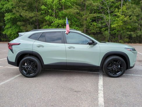 Used 2025 Chevrolet Trax ACTIV w/ Driver Confidence Package FWD image 3