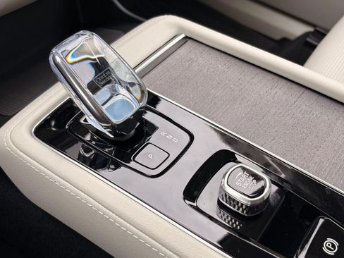 New 2026 Volvo XC90 B6 Ultra w/ Protection Package image 17