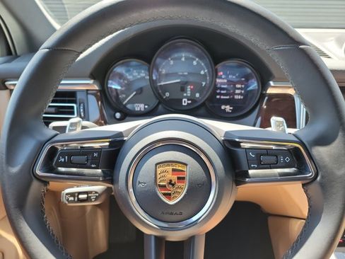 Certified 2023 Porsche Macan AWD/4WD image 28
