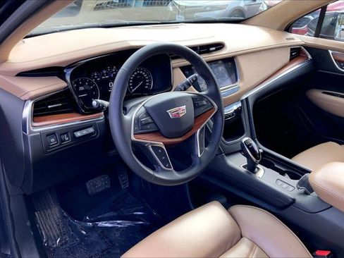 Used 2017 Cadillac XT5 Platinum w/ Driver Assist Package image 14