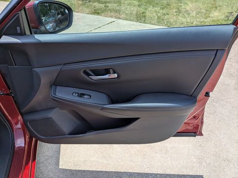 Certified 2023 Nissan Sentra SV FWD image 32
