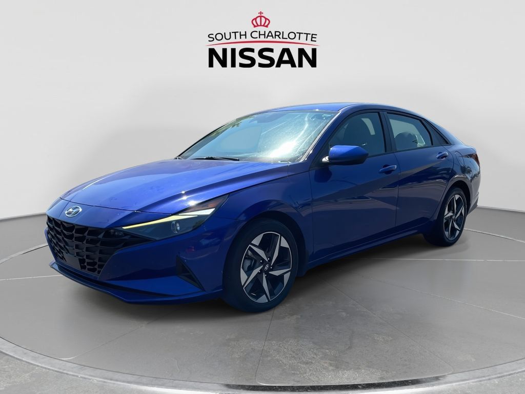 Used 2023 Hyundai Elantra SEL w/ Convenience Package FWD image 3