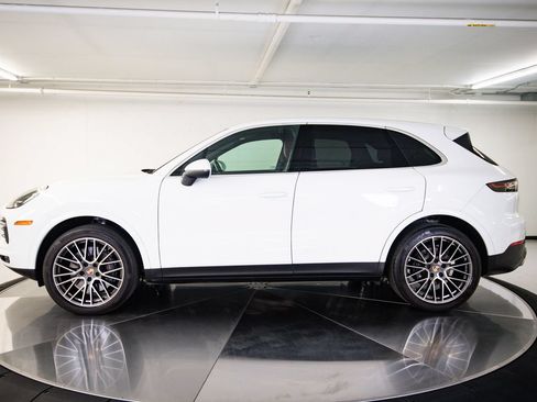 Certified 2023 Porsche Cayenne AWD/4WD image 2