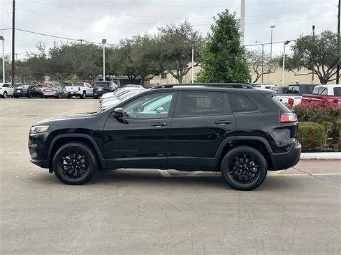 Used 2023 Jeep Cherokee Altitude Lux image 4