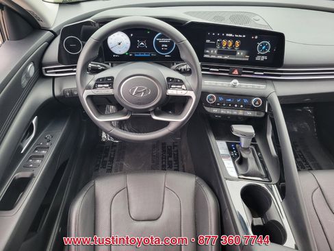 Used 2022 Hyundai Elantra Limited image 12