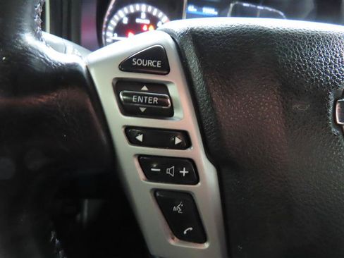 Used 2019 Nissan Titan SV w/ SV Convenience Package AWD/4WD image 23
