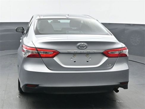 Used 2020 Toyota Camry LE image 4