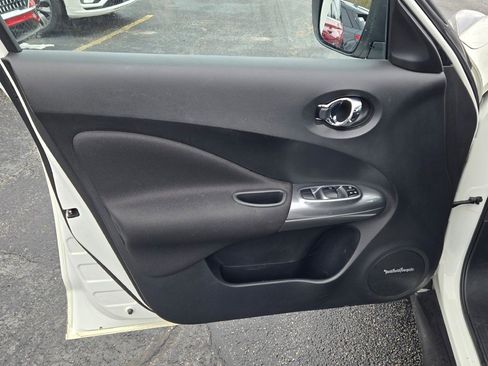 Used 2015 Nissan Juke SV w/ Technology Package image 16