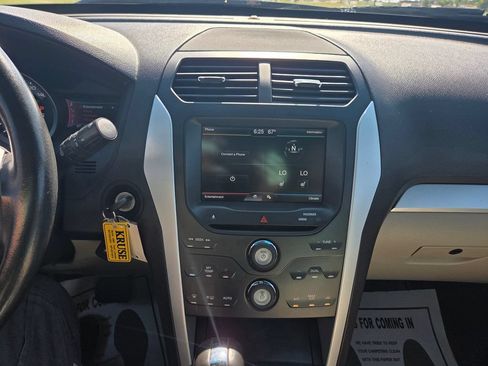 Used 2013 Ford Explorer XLT AWD/4WD image 28