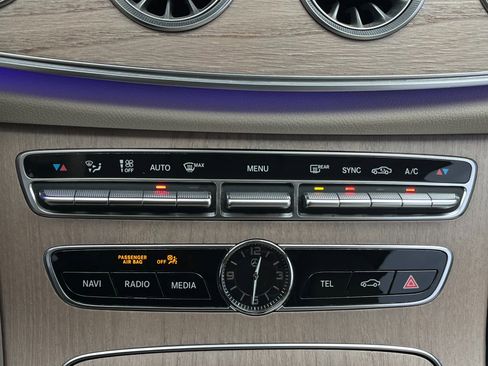 Used 2018 Mercedes-Benz E 400 4MATIC Cabriolet w/ Premium 2 Package (Q02) image 34