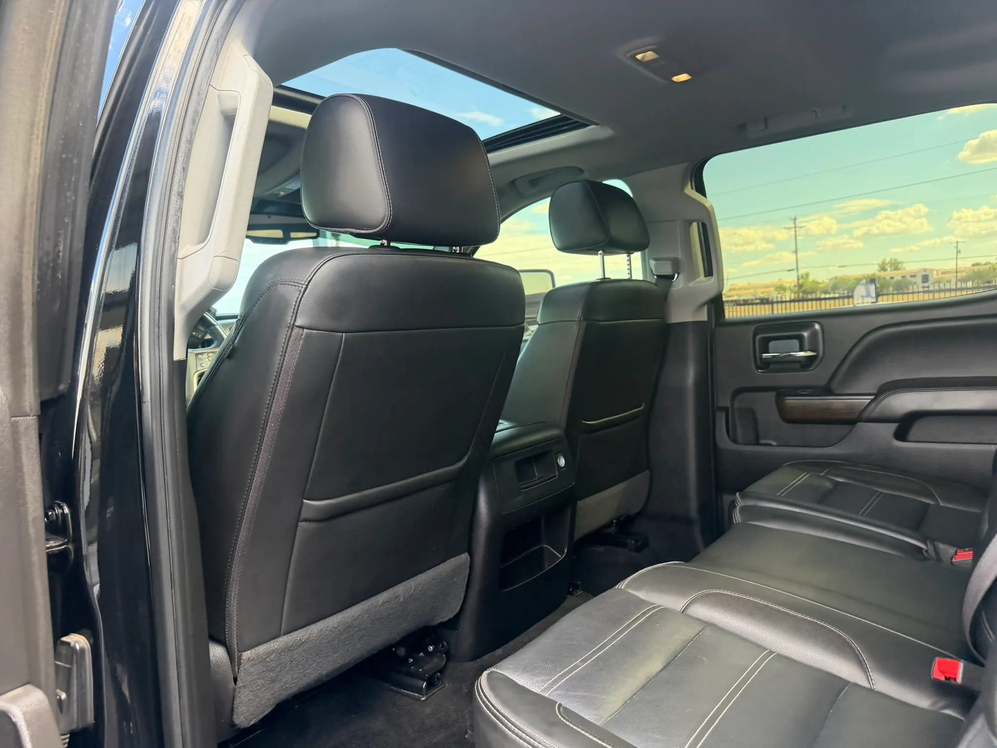 Used 2017 GMC Sierra 2500 Denali w/ Duramax Plus Package AWD/4WD image 28
