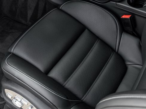 New 2026 Porsche Macan Turbo image 25