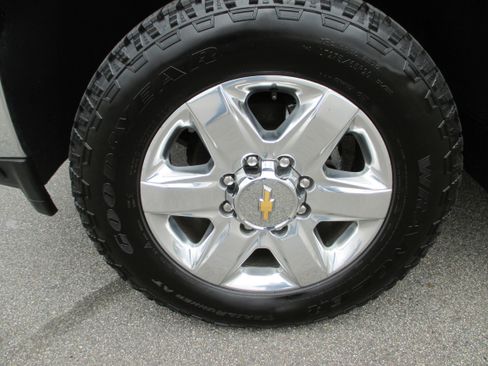 Used 2023 Chevrolet Silverado 2500 LTZ w/ LTZ Plus Package image 8