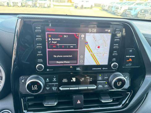 Used 2021 Toyota Highlander XSE AWD/4WD image 23