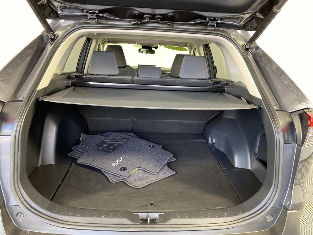 Used 2020 Toyota RAV4 XLE w/ Convenience Package AWD/4WD image 6