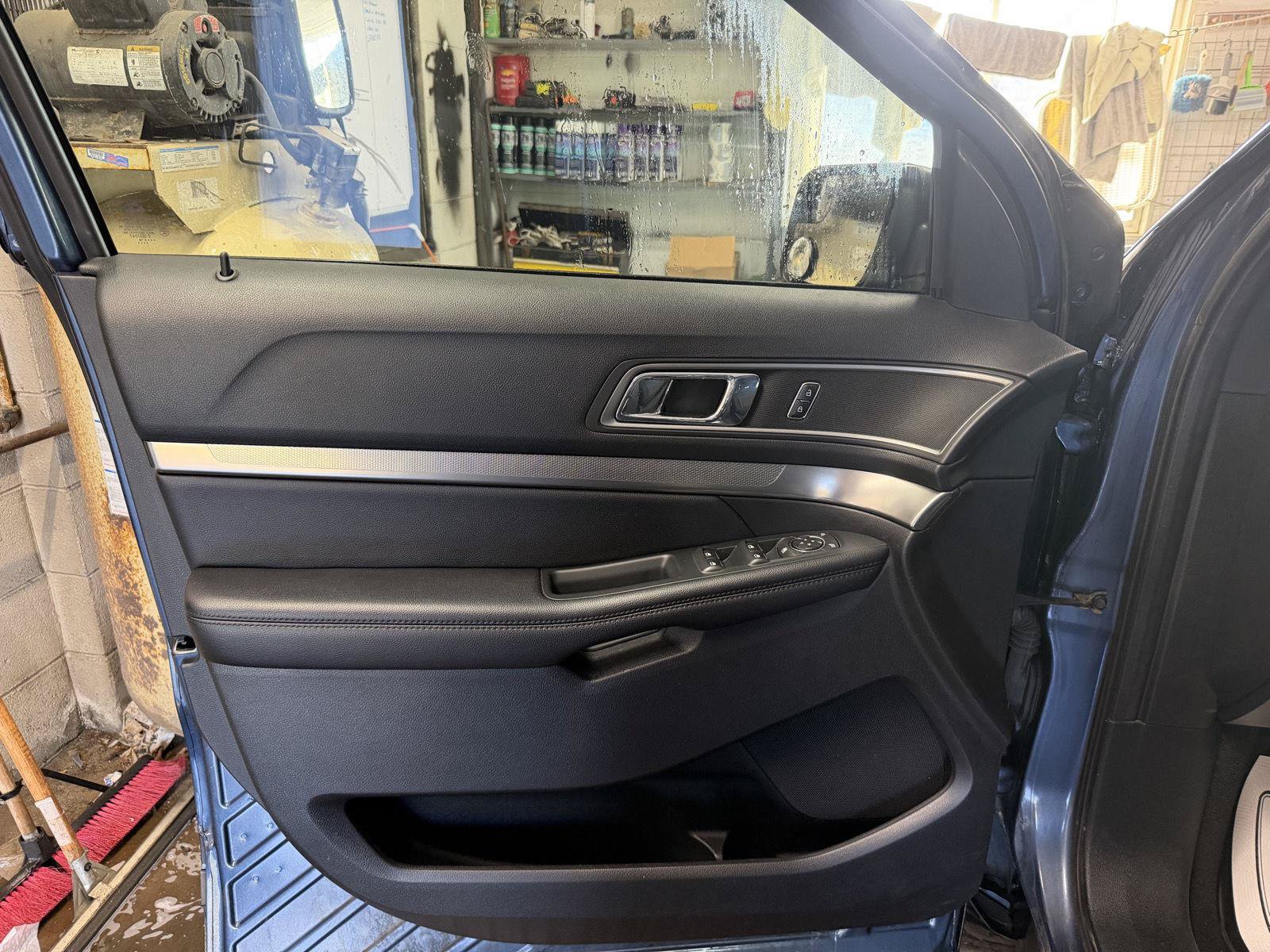 Used 2018 Ford Explorer XLT FWD image 12