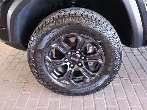 Used 2024 GMC Canyon Elevation w/ Elevation Premium Package AWD/4WD image 11