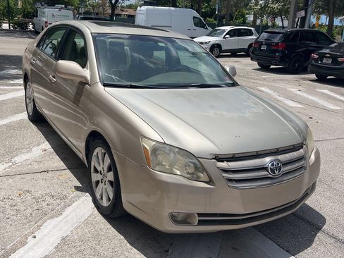 Used 2007 Toyota Avalon Limited FWD image 2