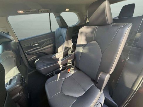 Used 2024 Toyota Grand Highlander XLE image 38