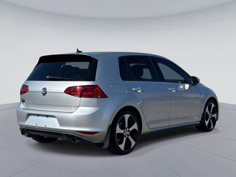 Used 2017 Volkswagen Golf S image 3