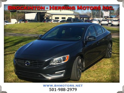 Used 2015 Volvo S60 T5 Platinum image 1