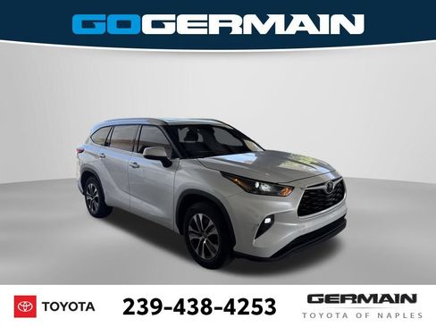 Used 2022 Toyota Highlander XLE FWD image 11