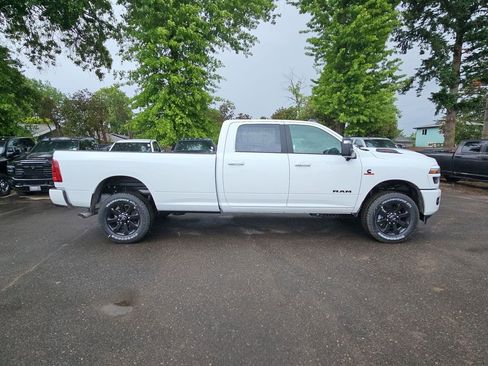 New 2026 RAM 2500 Laramie w/ Night Edition AWD/4WD image 8