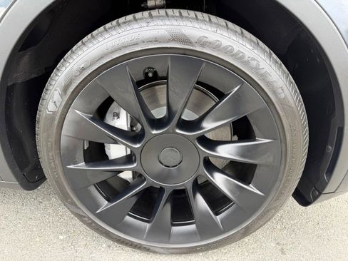 Used 2024 Tesla Model Y Long Range image 54