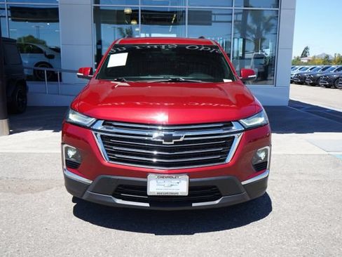 Used 2023 Chevrolet Traverse LT FWD image 3