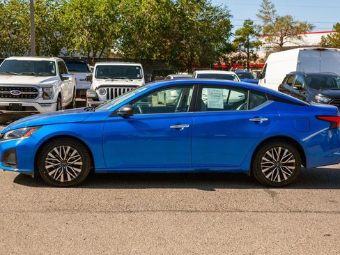Used 2025 Nissan Altima 2.5 SV FWD image 8