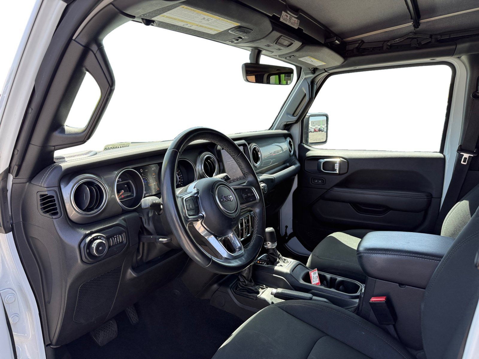 Used 2022 Jeep Wrangler Unlimited Sahara AWD/4WD image 9