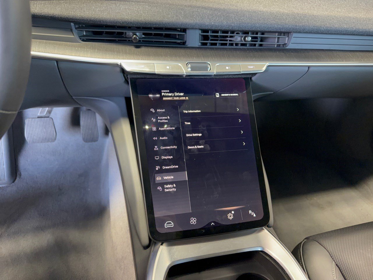 Used 2024 Lucid Air Pure RWD image 22