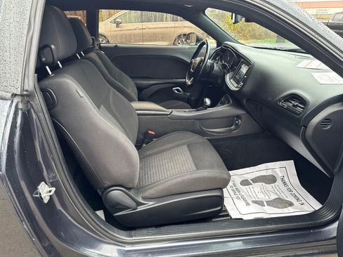 Used 2019 Dodge Challenger SXT image 22
