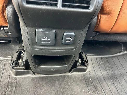 Used 2017 GMC Acadia SLT AWD/4WD image 44