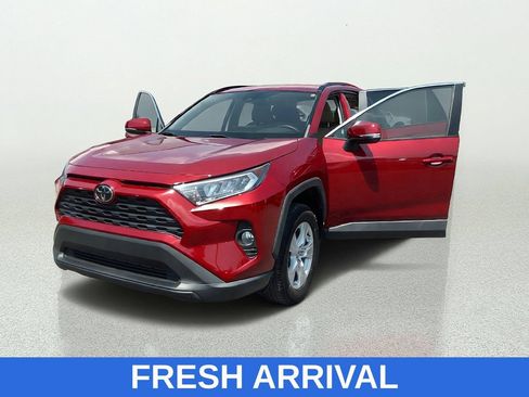 Used 2021 Toyota RAV4 XLE w/ Convenience Package FWD image 11
