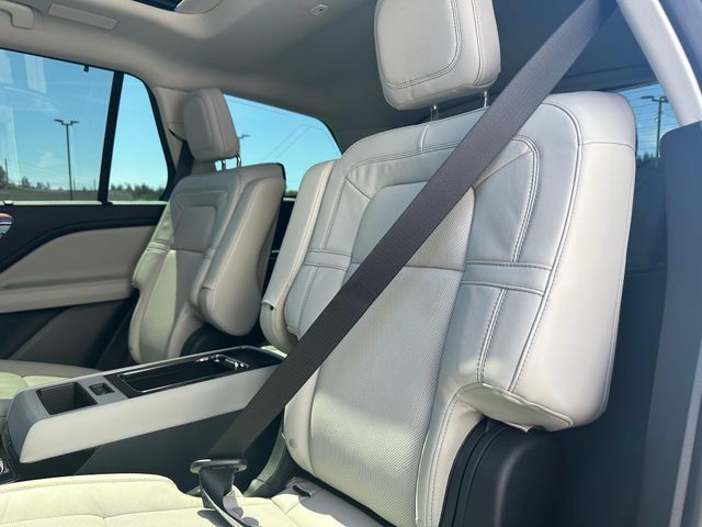 Used 2025 Lincoln Aviator Reserve w/ Luxury Package AWD/4WD image 22