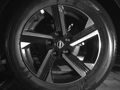 Used 2025 Nissan Sentra SV FWD image 14