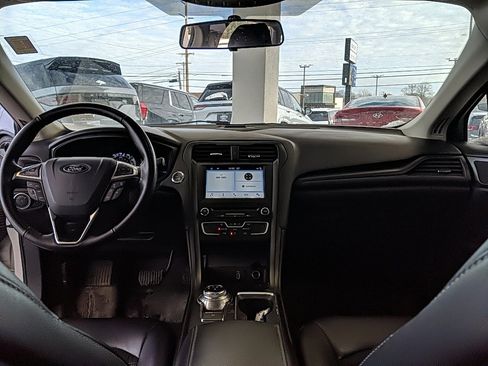 Used 2018 Ford Fusion SE w/ Equipment Group 201A image 11