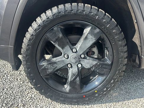 Used 2015 Jeep Grand Cherokee Altitude AWD/4WD image 13